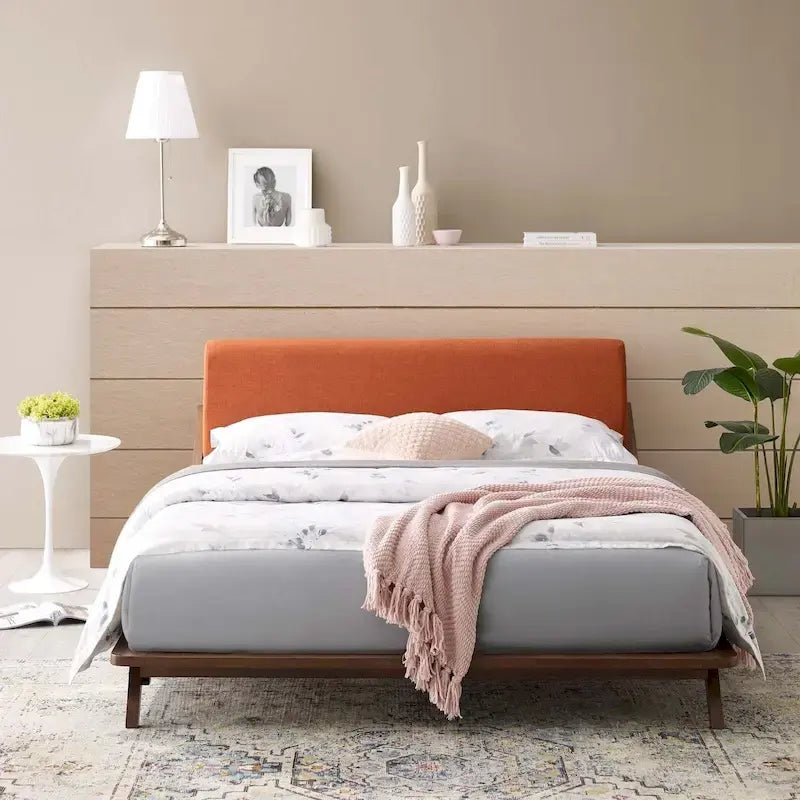 Lit plateforme Queen tapissé en tissu