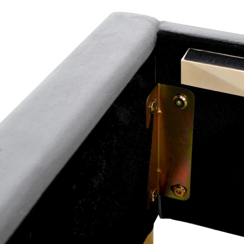 Lit plateforme pleine grandeur tapissé de velours, deux prises et ports de chargement USB des deux côtés, deux oreillers de chevet, étagères de rangement