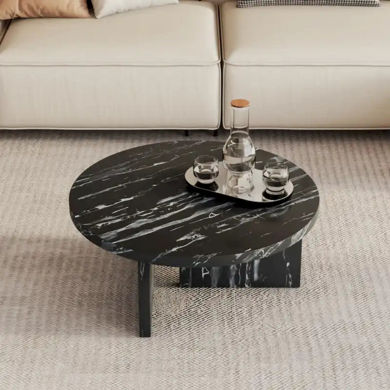 Une table basse ronde en MDF blanc avec motif, adaptée aux petits espaces et aux salons.