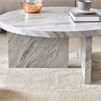 Une table basse ronde en MDF blanc avec motif, adaptée aux petits espaces et aux salons.