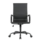Chaise de bureau pivotante à dossier haut en cuir nervuré réglable avec piètement en métal noir
